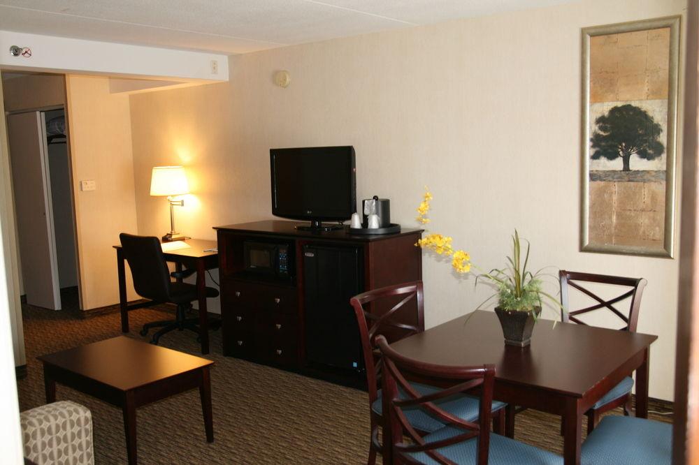 Fairfield Inn & Suites Springfield Enfield Extérieur photo