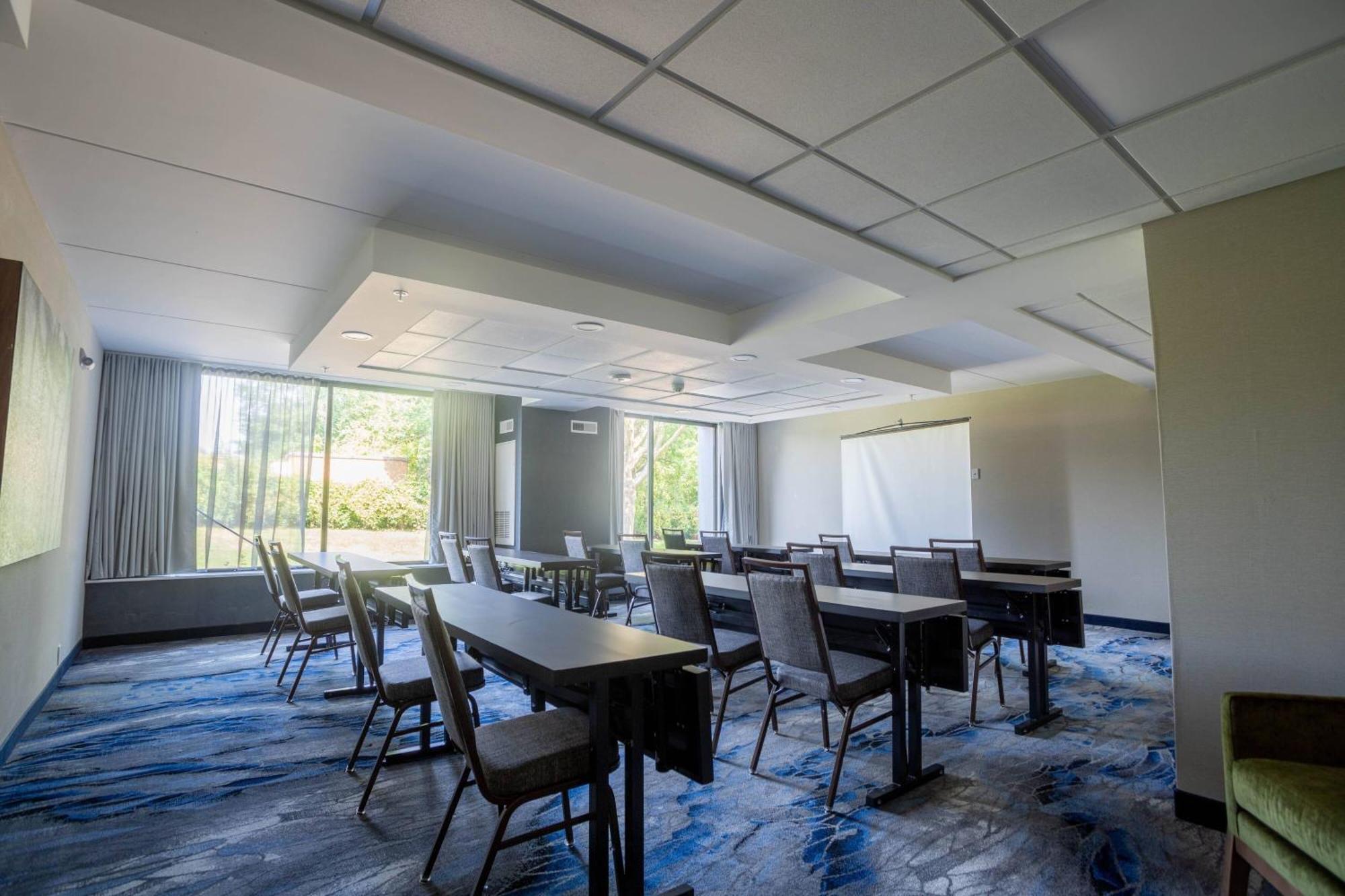 Fairfield Inn & Suites Springfield Enfield Extérieur photo